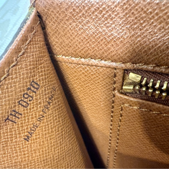 Louis Vuitton Monogram Pochette Dame - Picture 13 of 15